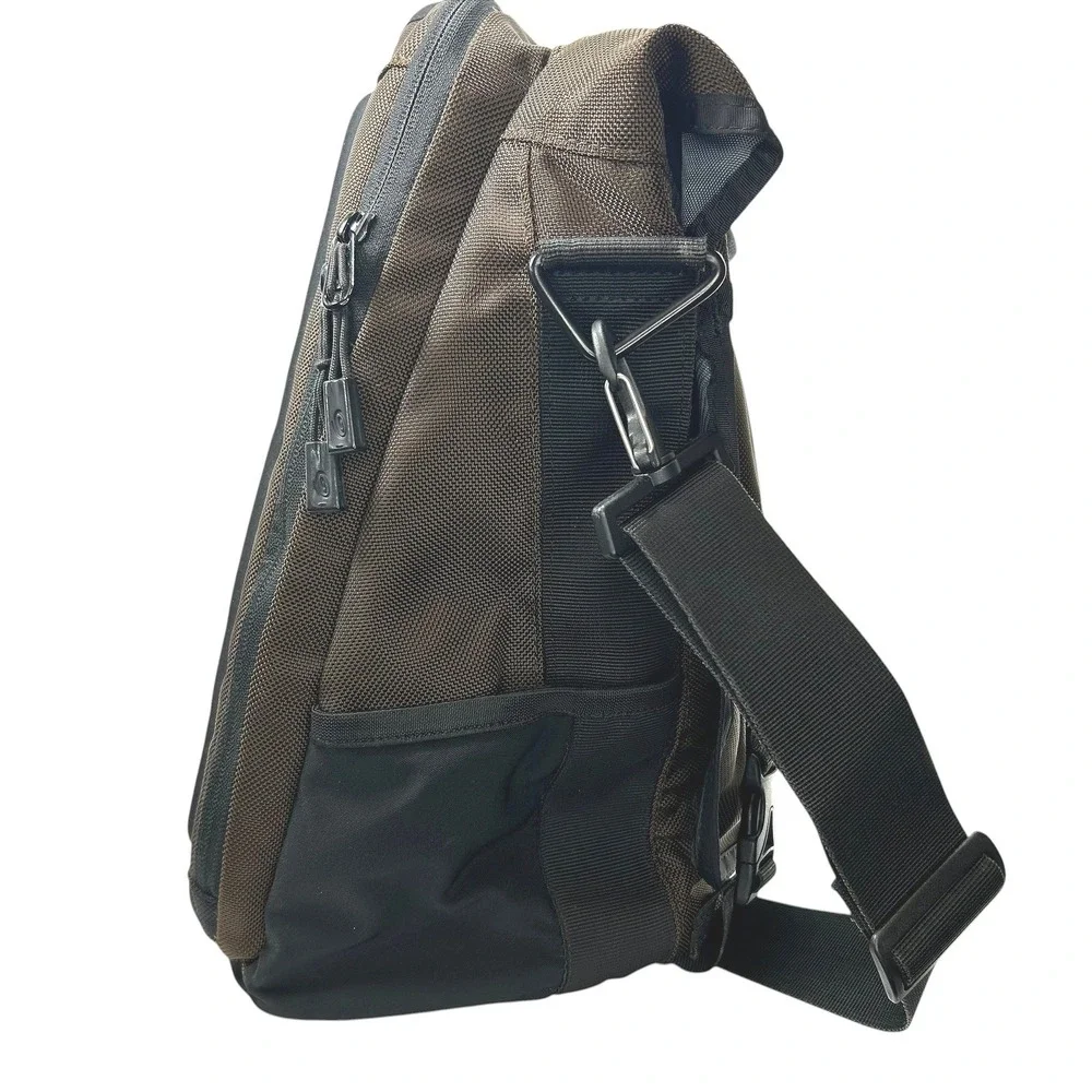 Timbuk2 Gorpcore Techwear Messenger Bag Medium Ballistic Nylon Brown Black